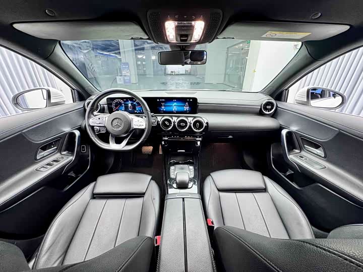Mercedes-Benz A-Class 2019 A 180 L — фото 10