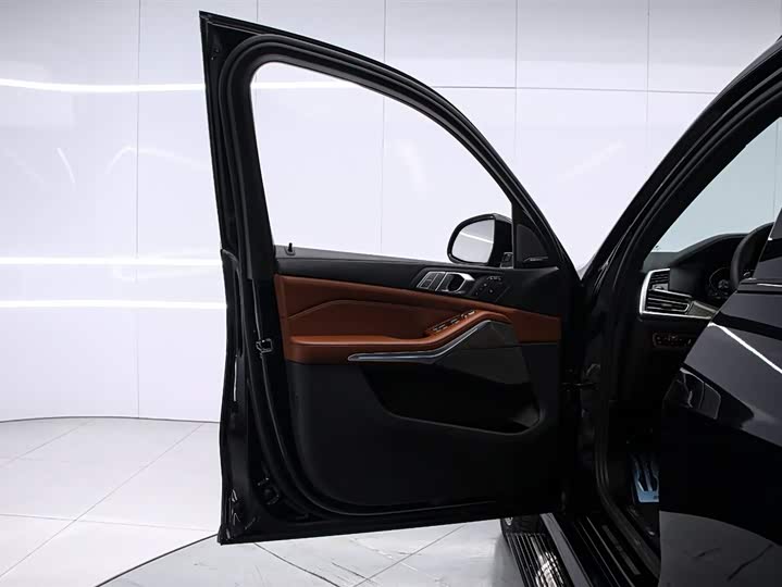 BMW X7 2021 x Drive 40i M — фото 11