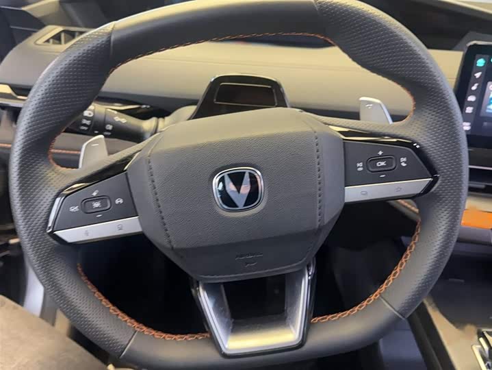 Changan UNI-V 2022 2.0 T — фото 4