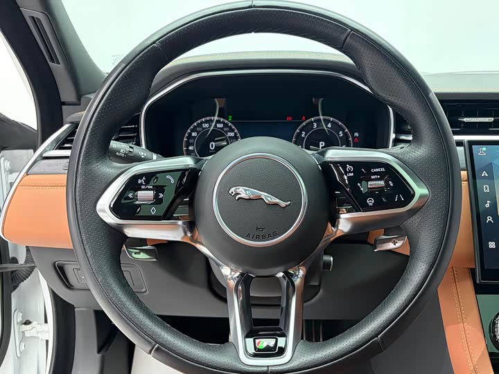 Jaguar XFL 2024 2.0 T P 300 4 WD — фото 17