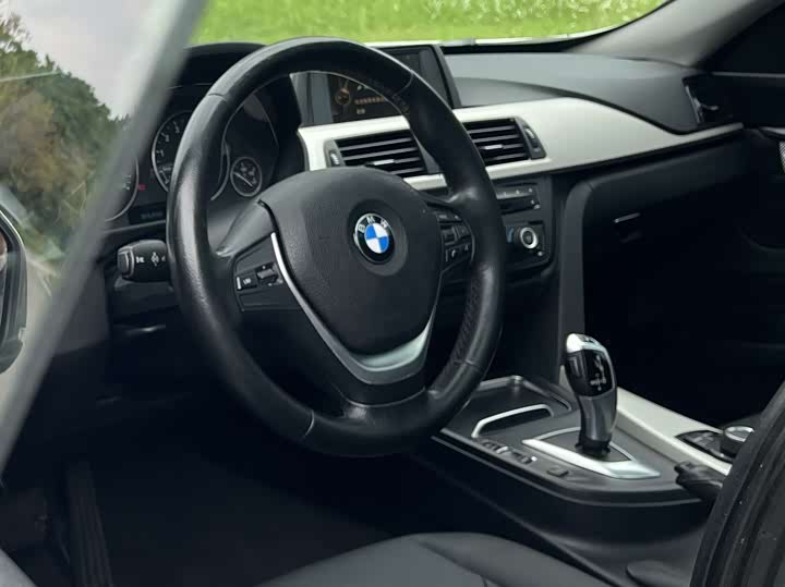 BMW 3-Series 2013 320i Leading — фото 8