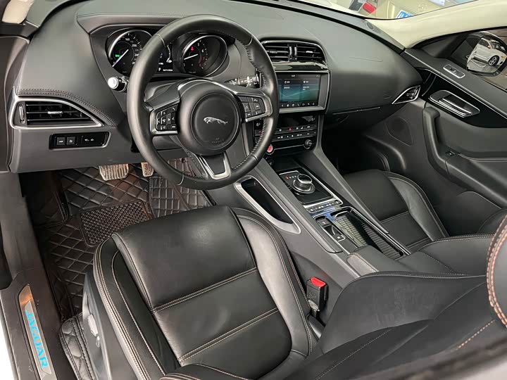 Jaguar F-PACE 2019 2.0 T 4 WD — фото 6
