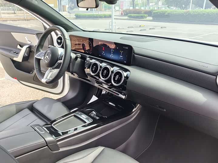 Mercedes-Benz A-Class 2023 A 180 L — фото 21