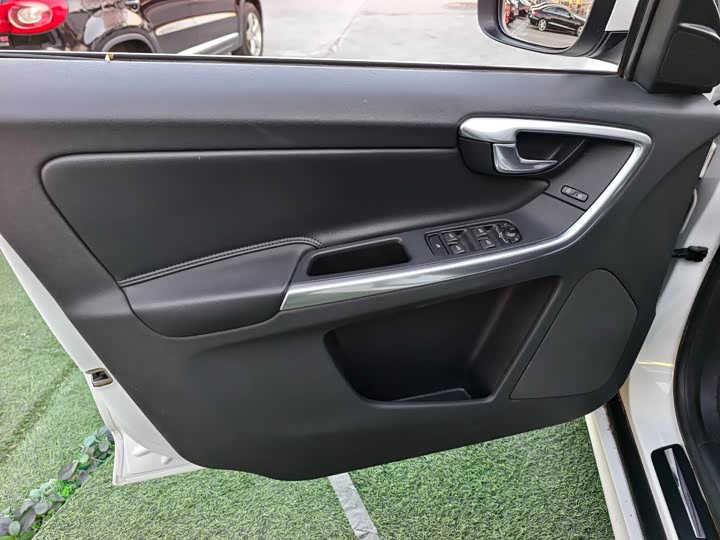 Volvo XC60 2015 T 5 — фото 10