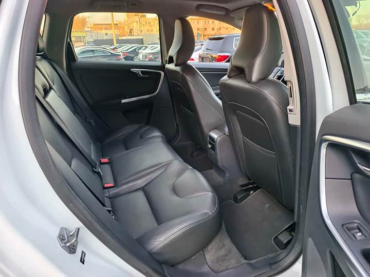 Volvo XC60 2015 T 5 — фото 17