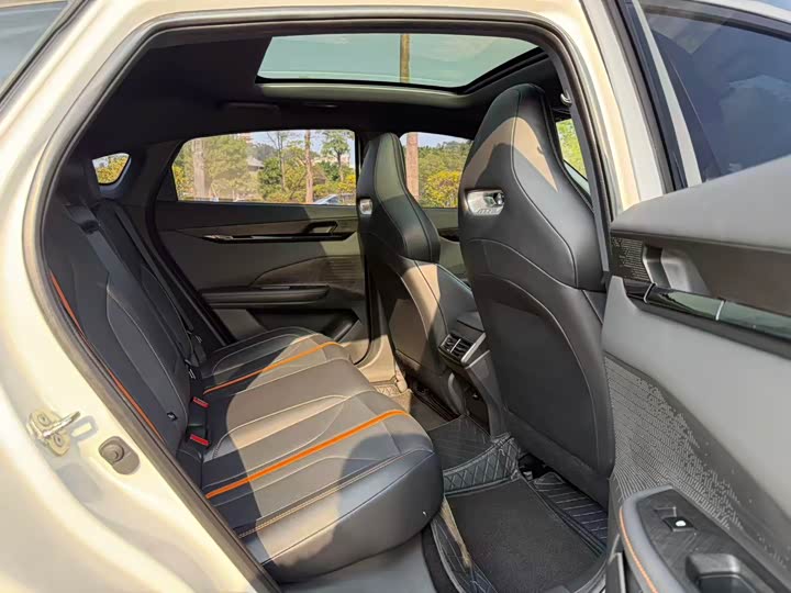 Changan UNI-V 2024 1.5 T — фото 12