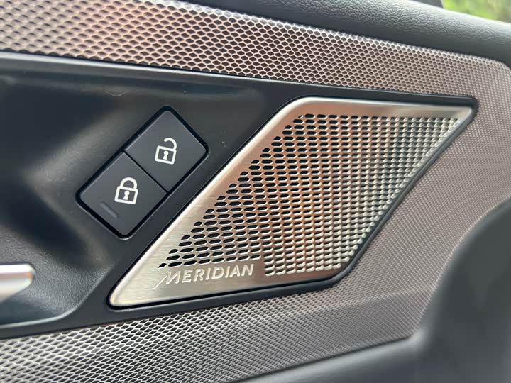 Jaguar XEL 2024 2.0 T 250 PS R-DYNAMIC S — фото 8