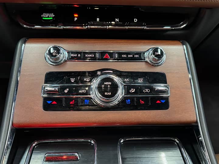 Lincoln Aviator — фото 9