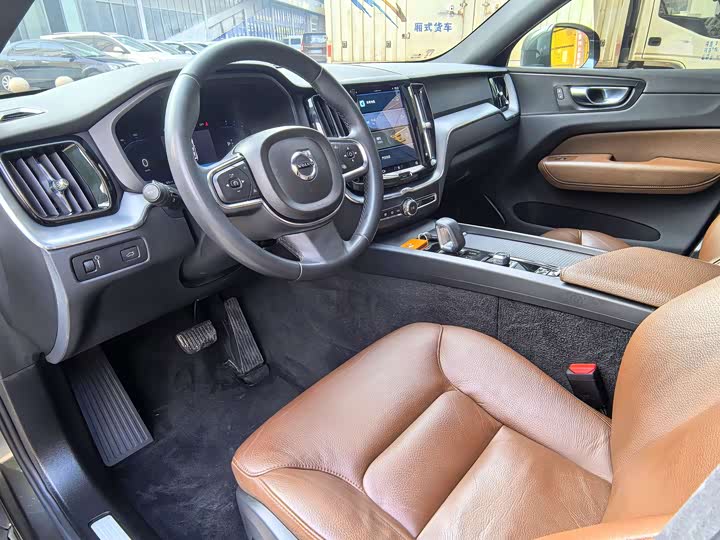 Volvo XC60 2022 B 5 4 WD — фото 4