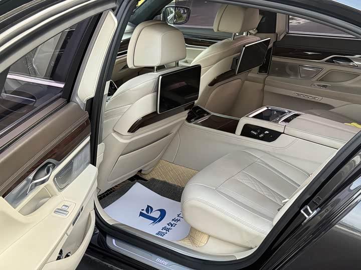 BMW 7 Series 750Li xDrive — фото 11