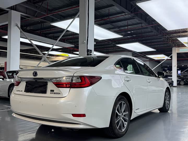 Lexus ES 2017 300h Mark Levinson — фото 23