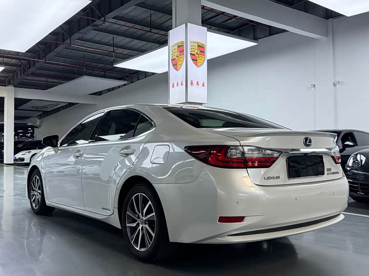 Lexus ES 2017 300h Mark Levinson — фото 25