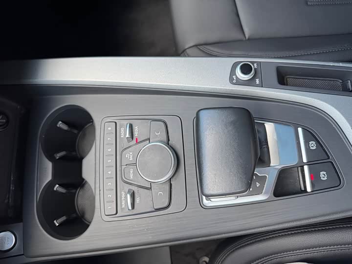 Audi A4L 40 TFSI базовая V — фото 16