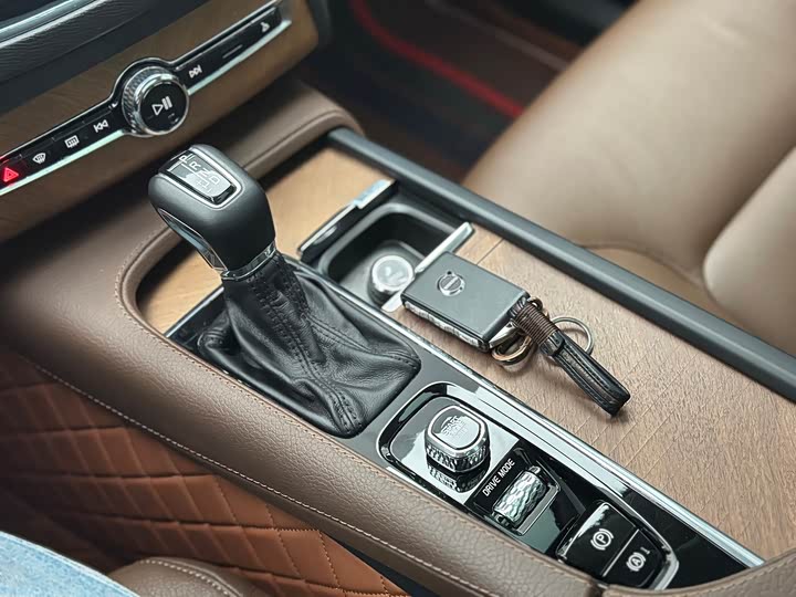 Volvo XC90 2020 T 6 7 — фото 24