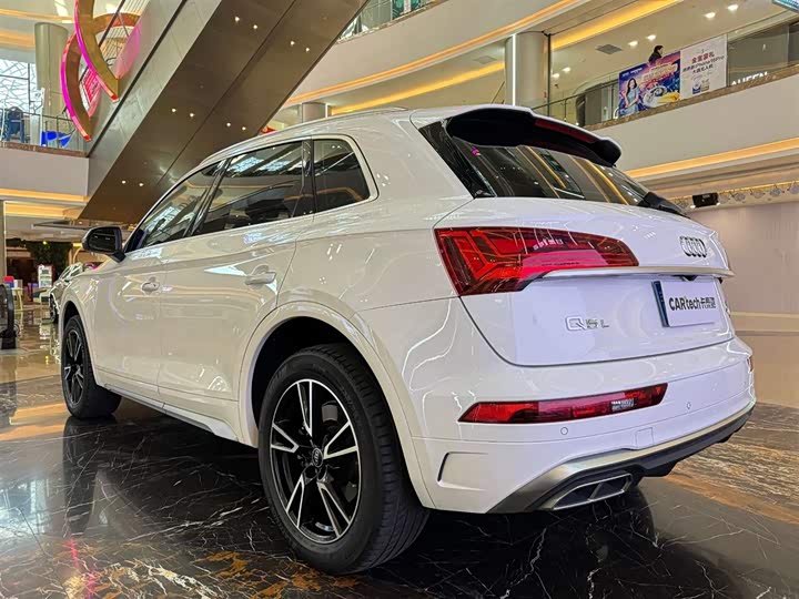 Audi Q5L 2022 40 T — фото 6