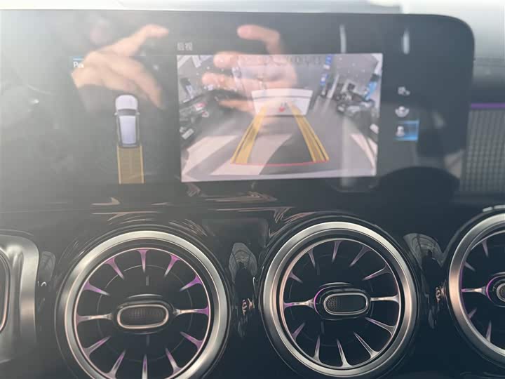 Mercedes-Benz GLB 2022 GLB 200 — фото 21