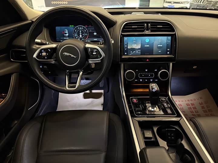 Jaguar XEL 2020 2.0 T 200 PS R-DYNAMIC — фото 9