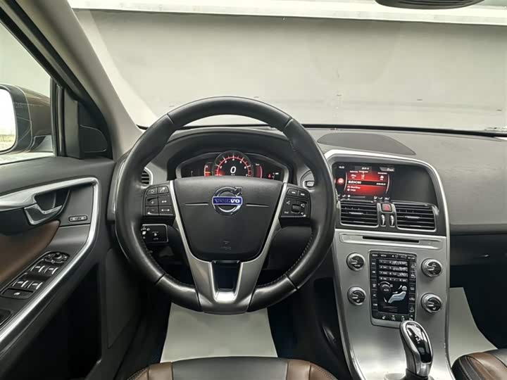 Volvo XC60 2017 T 5 AWD — фото 3