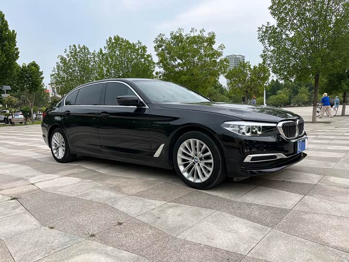 BMW 5 Series рестайлинг 525Li люкс-пакет — фото 3