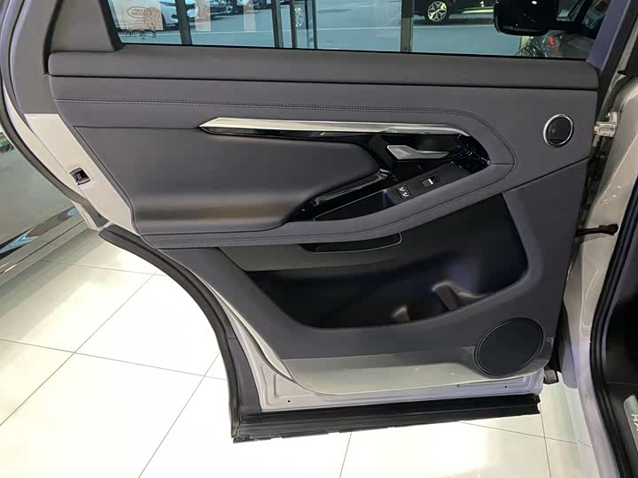 Land Rover Range Rover Evoque — фото 15