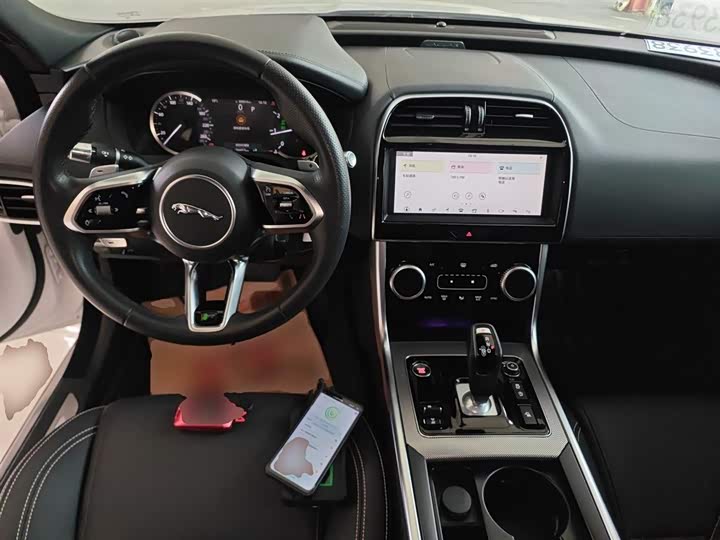 Jaguar XEL 2020 2.0 T 200 PS R-DYNAMIC S — фото 6