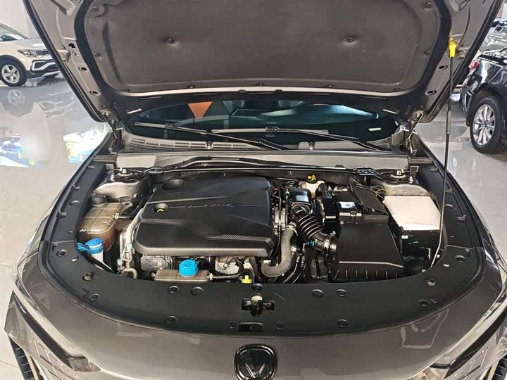 Changan UNI-V 2022 1.5 T Premium — фото 20