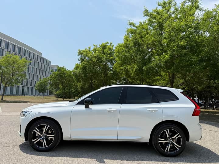 Volvo XC60 2021 T 5 4 WD — фото 3