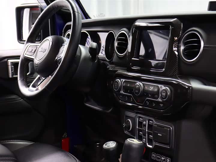 Jeep Wrangler — фото 17