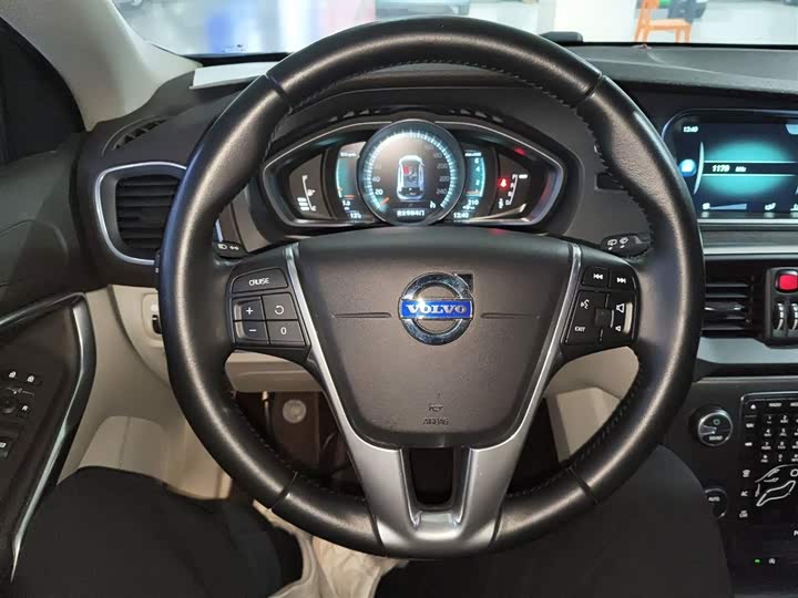 Volvo V40 2016 T 3 — фото 7