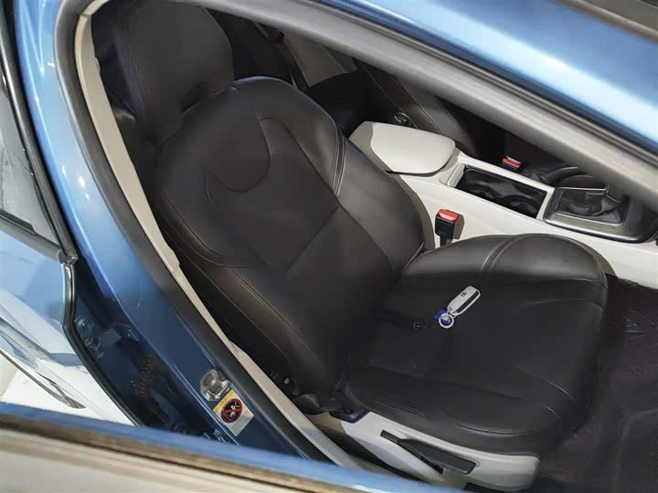 Volvo V40 2016 T 3 — фото 20