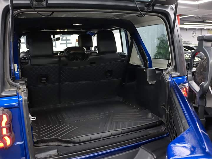 Jeep Wrangler — фото 26
