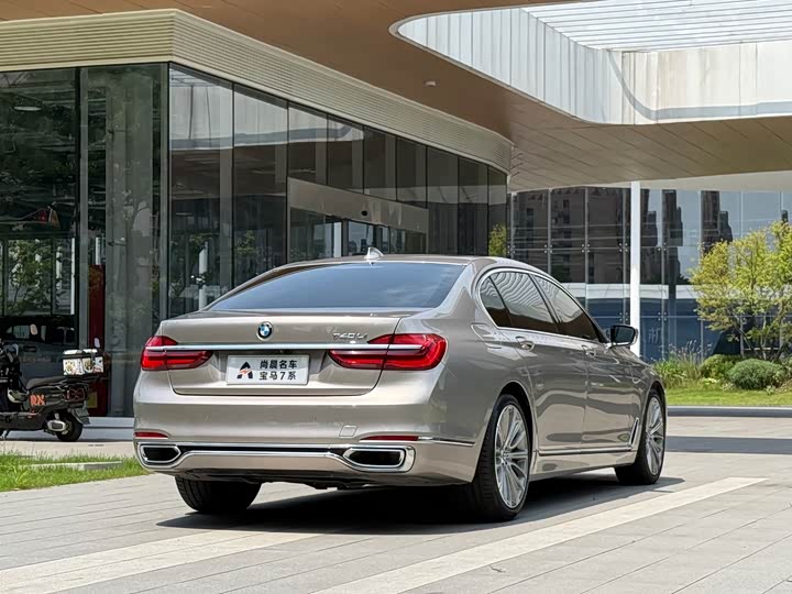 BMW 7 Series 740Li продвинутая — фото 15