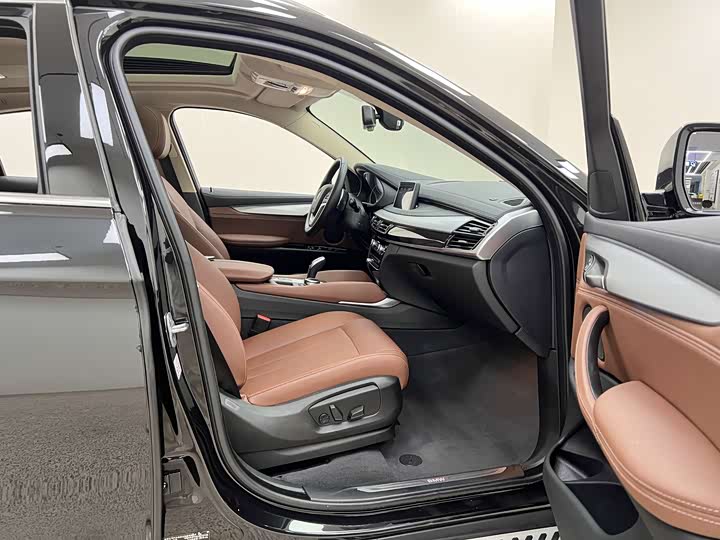 BMW X6 2018 x Drive 35i Leading — фото 23