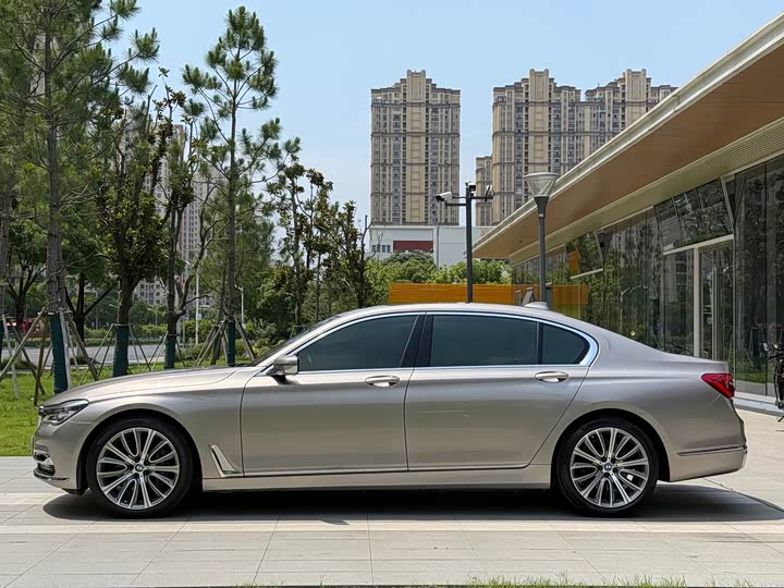BMW 7 Series 740Li продвинутая — фото 16