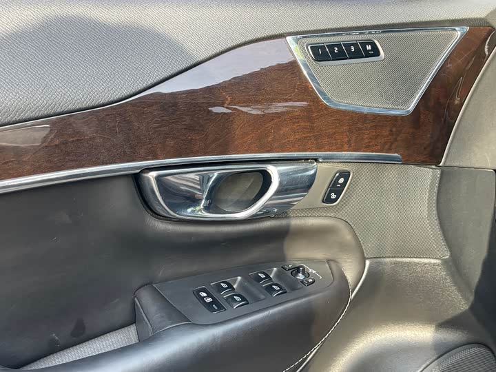 Volvo XC90 2015 T 6 5 — фото 17