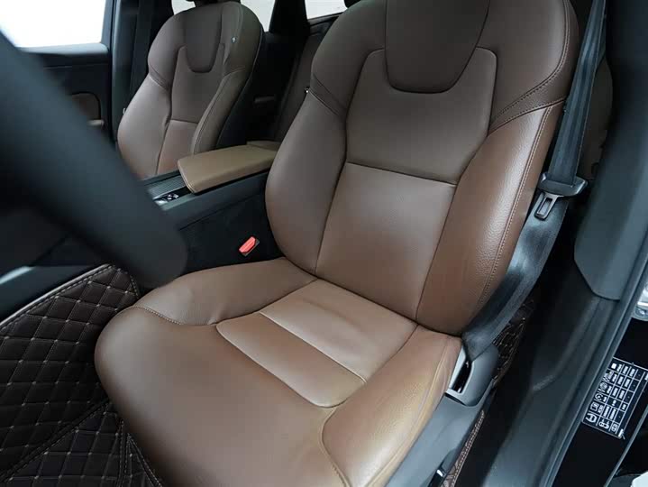Volvo XC60 2024 B 5 4 WD — фото 4