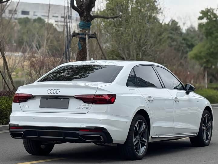 Audi A4L 40 TFSI люкс-динамик — фото 11