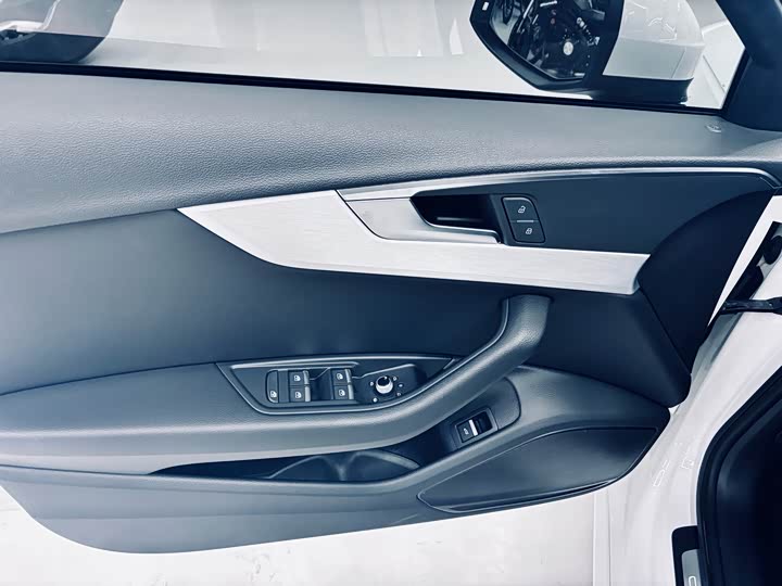 Audi A4L 2019 40 TFSI V — фото 14