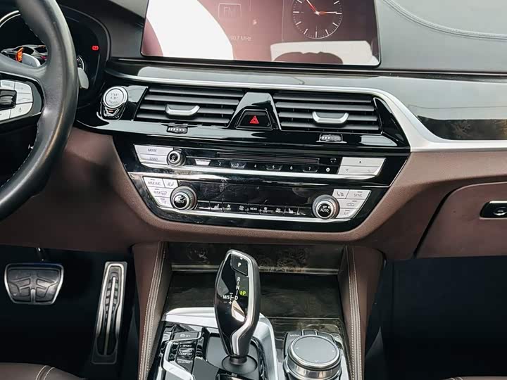 BMW 5-Series 2018 530 Li Leading M — фото 17