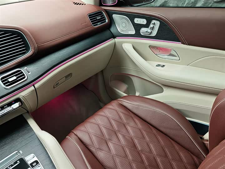 Maybach GLS 2025 GLS 600 4 MATIC — фото 17