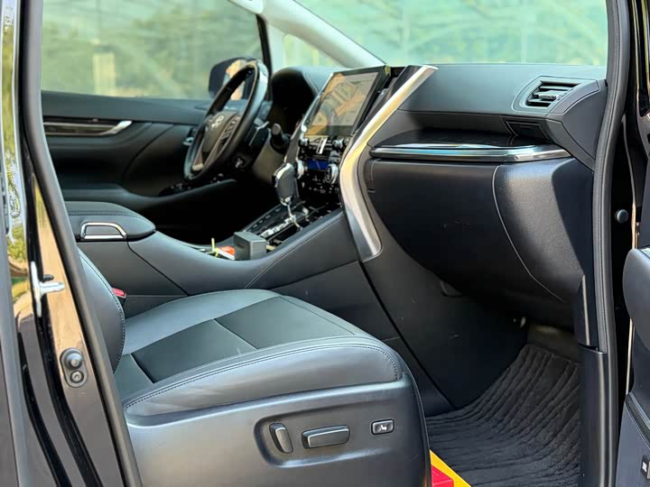 Toyota Vellfire — фото 9