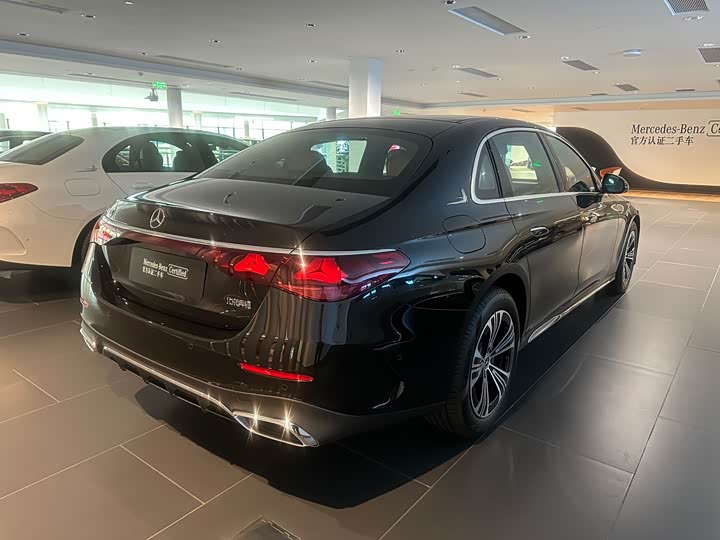 Mercedes-Benz E-Class 2025 E 260 L Sport — фото 3