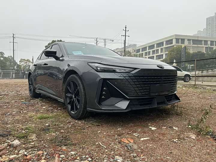 Changan UNI-V 2024 1.5 T — фото 3