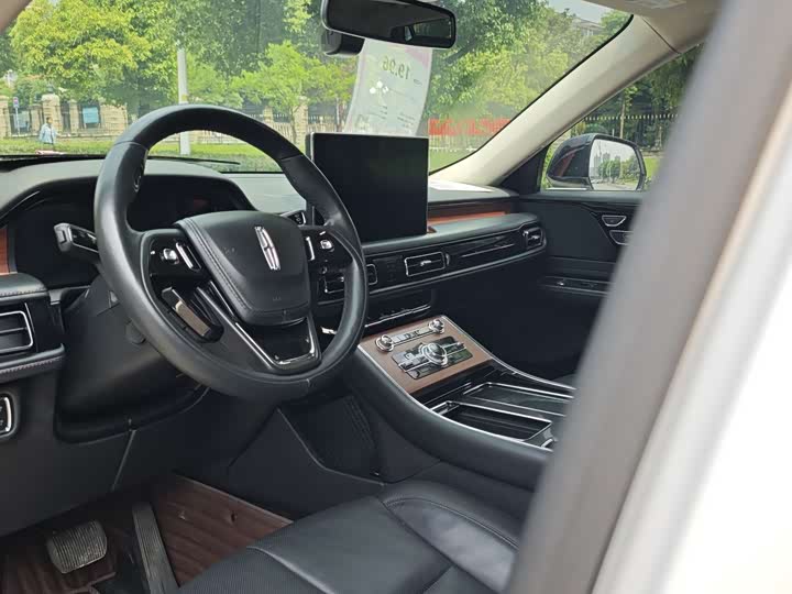 Lincoln Aviator — фото 11