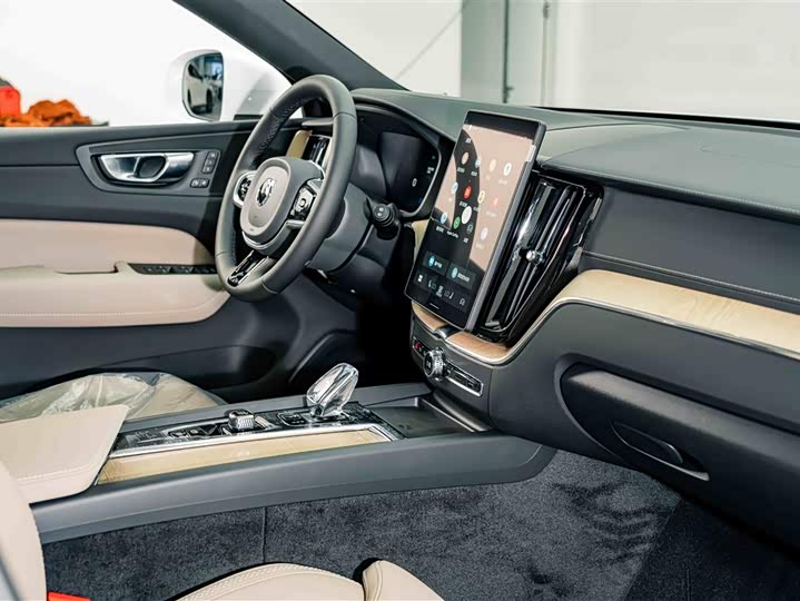 Volvo XC60 2026 B 5 4 WD — фото 17