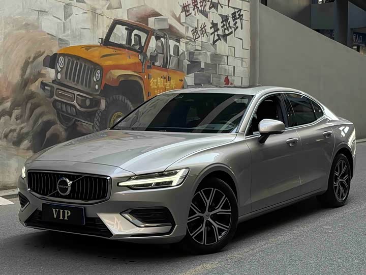 Volvo S60 2023 B 4 — фото 1