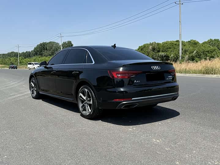 Audi A4L 40 TFSI базовая V — фото 3