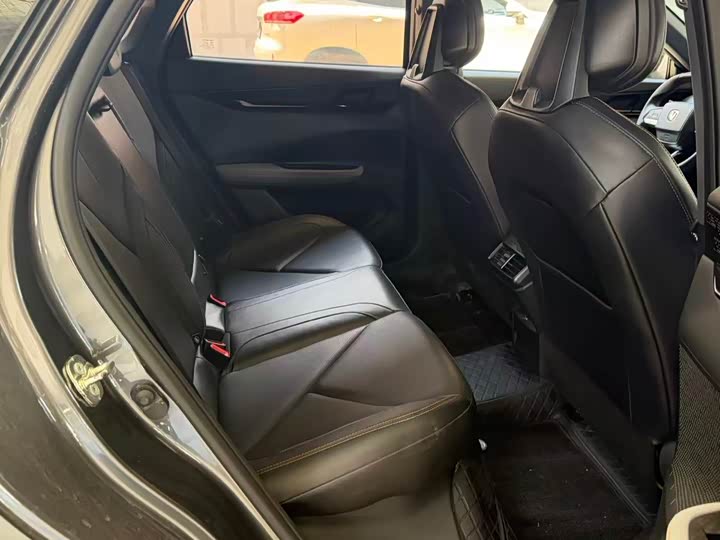 Changan UNI-V 2022 1.5 T Premium — фото 9