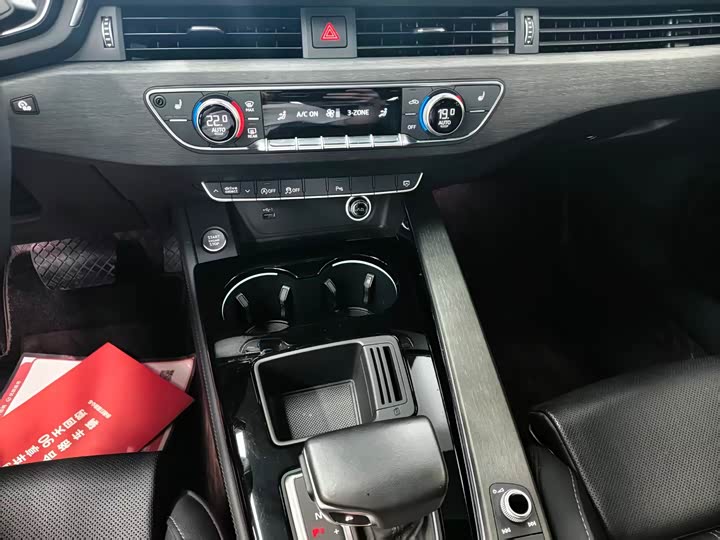 Audi A4L 40 TFSI люкс-динамик — фото 11