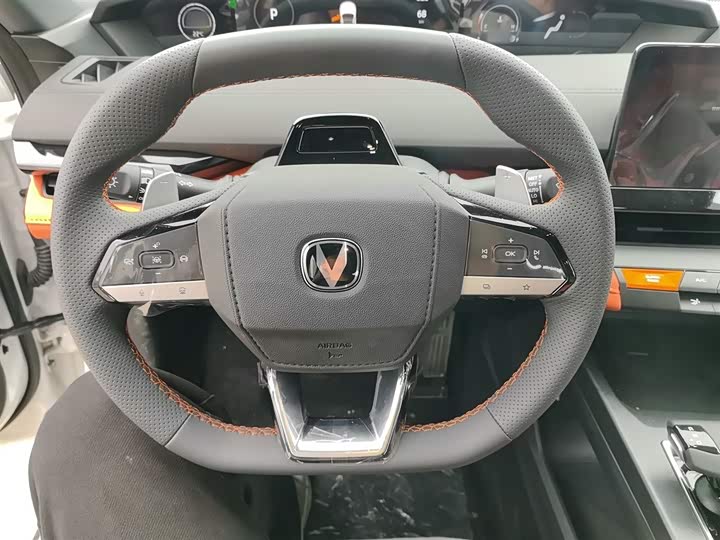 Changan UNI-V 2024 2.0 T — фото 4